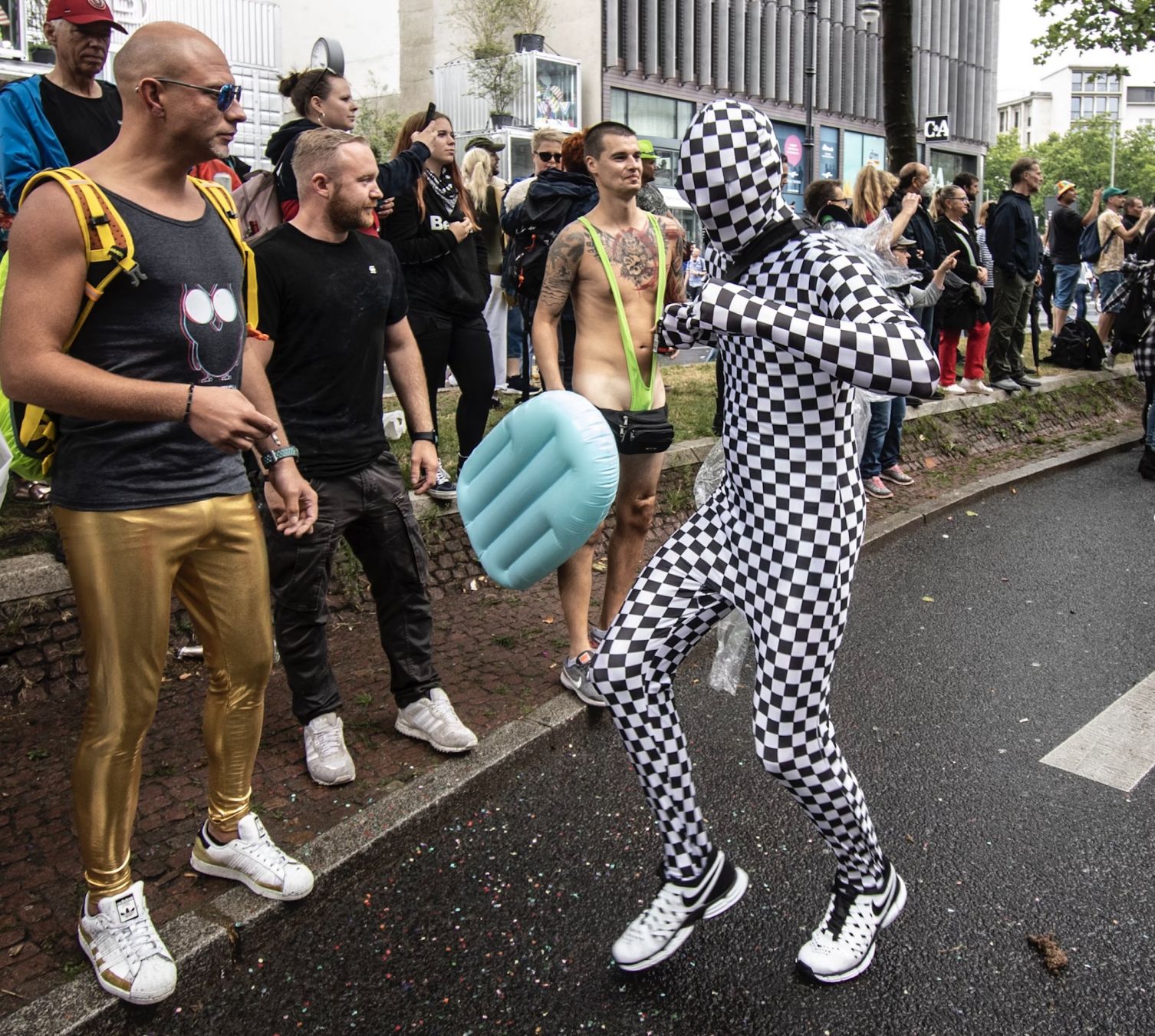 Solo outfit creativi a Rave the Planet 2023 © Paul Zinken / picture alliance via Getty Images