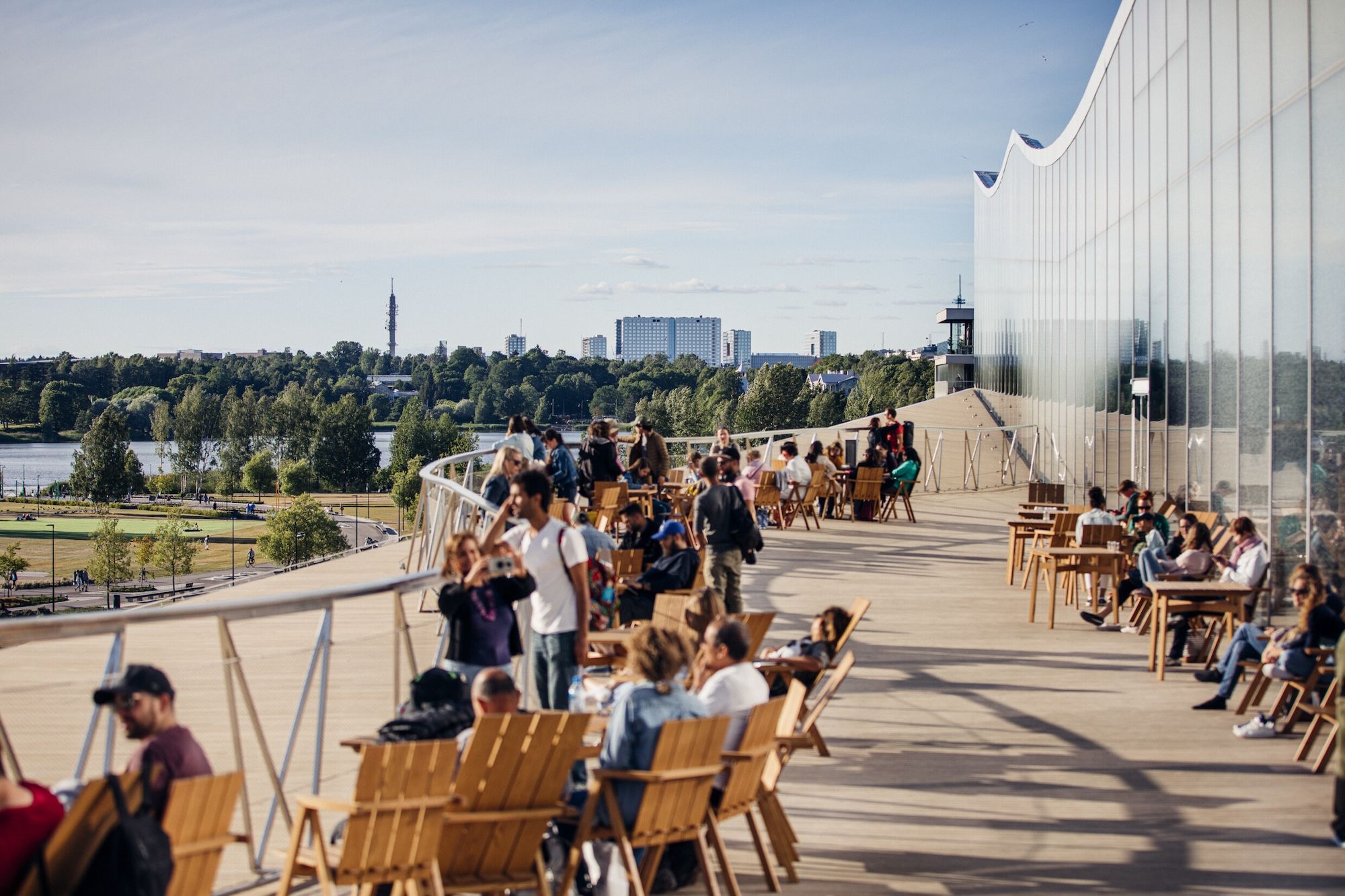 Sulla terrazza della biblioteca Oodi ©Jussi Hellsten Photo courtesy by Helsinki Material Bank