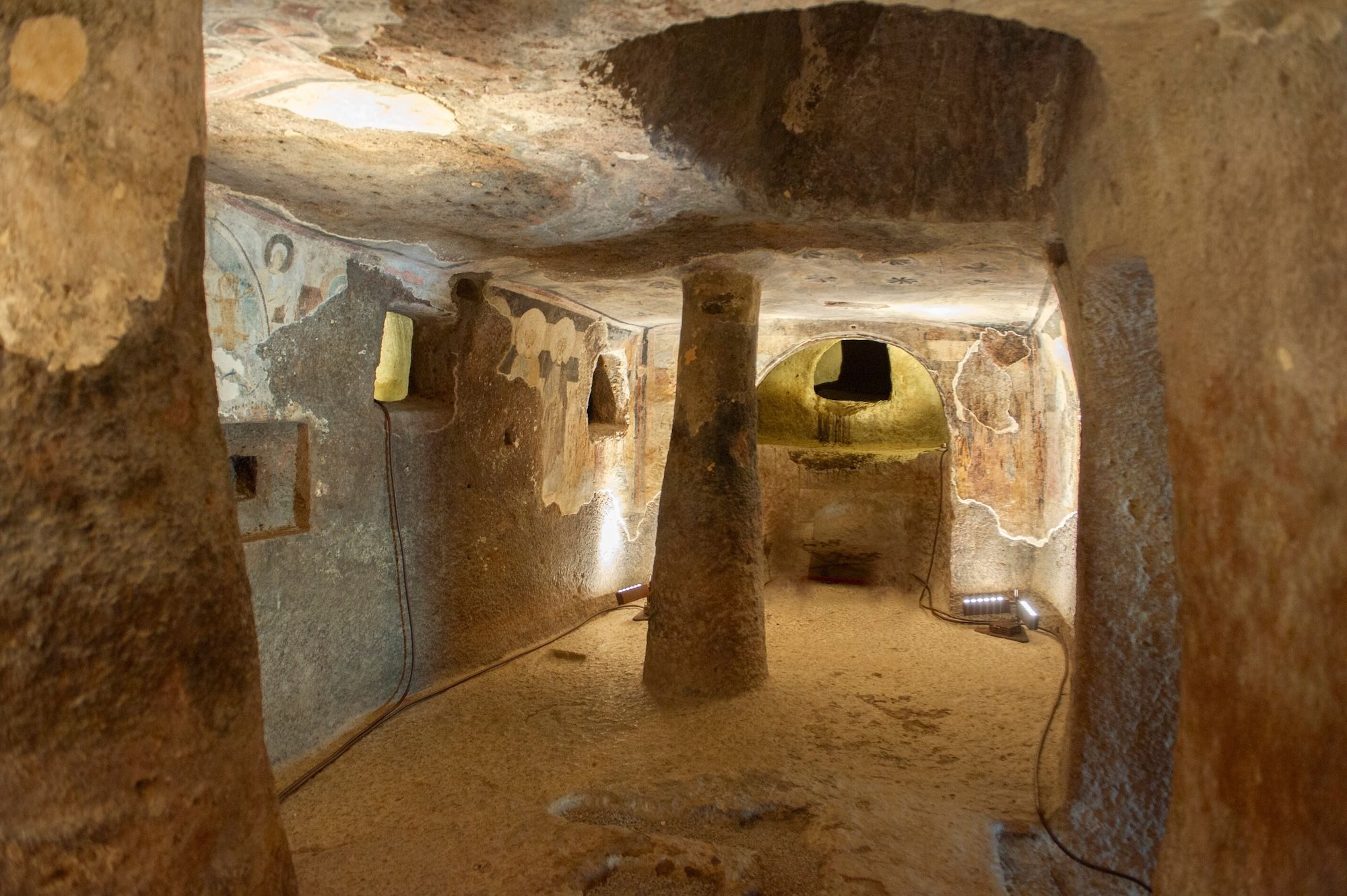 L’interno della domus de janas di Bonorva ©Elio Villa /Shutterstock
