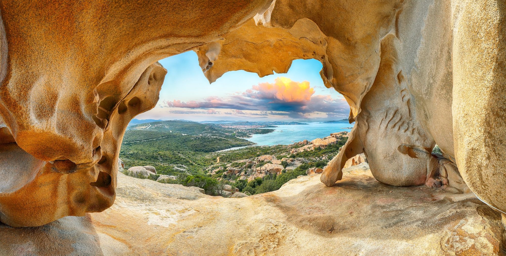Il Tirreno visto dalla Roccia dell’Orso a Palau © Vadym Lavra