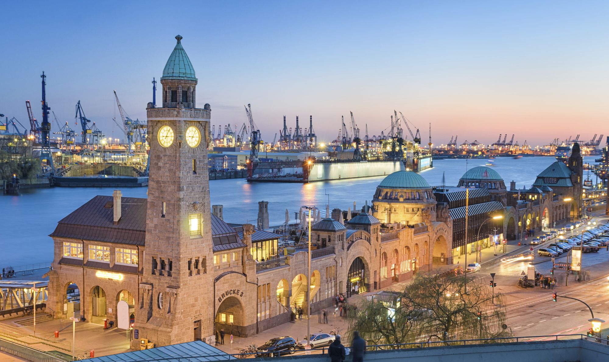 Il Nikolaifleet, un canale nella città vecchia di Amburgo, in Germania ©foto-select/Getty Images