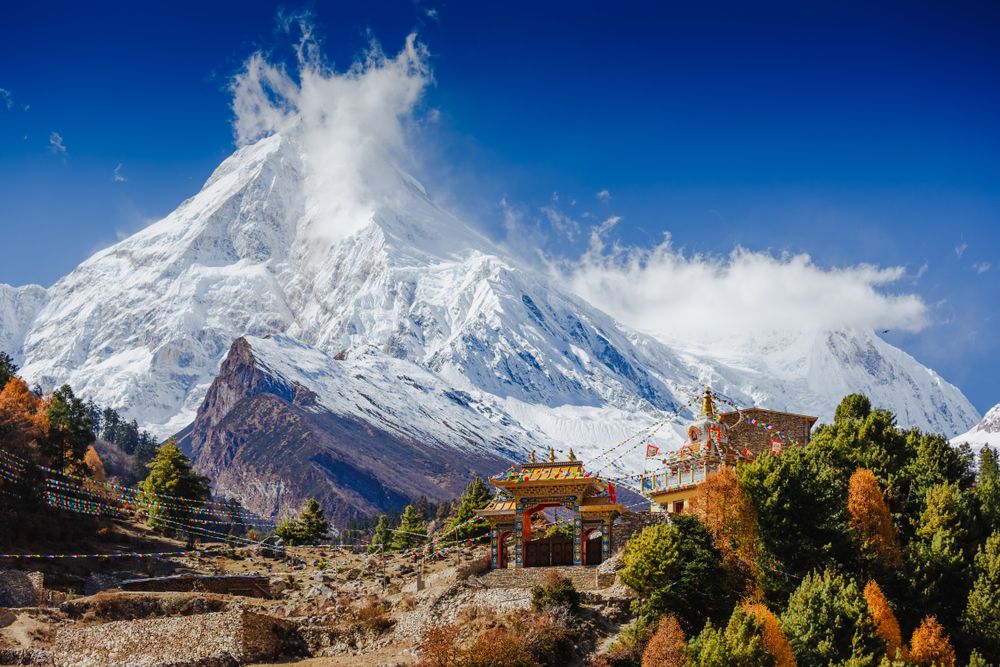 Una veduta del monte Manaslu, imponente e mistico. Credits Olga Danylenko / Shutterstock