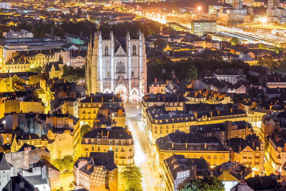 Nantes, luci della sera © RossHelen / Shutterstock