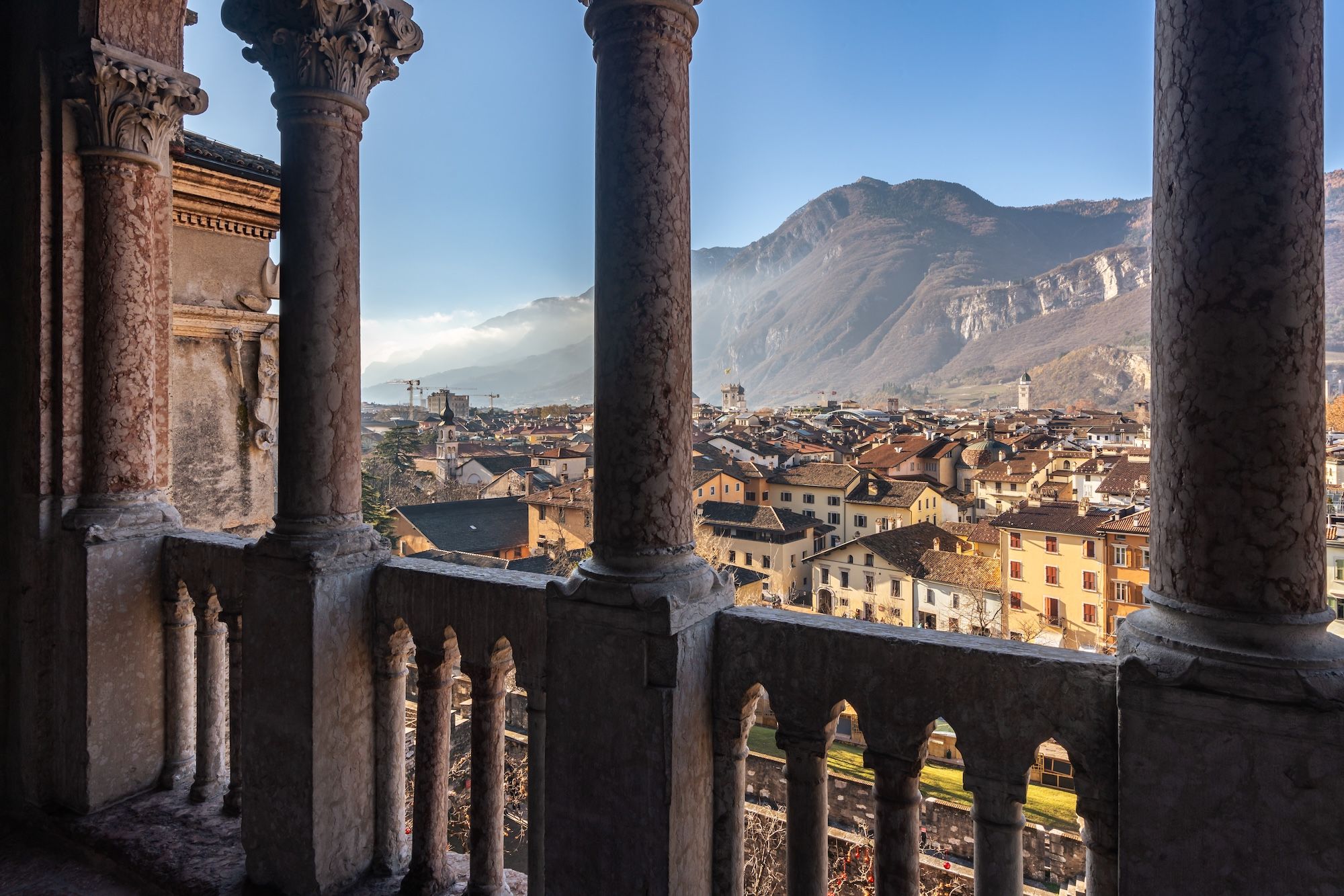 Approfittate dei mercatini per visitare il centro di Trento ©Wirestock Creators/Shutterstock