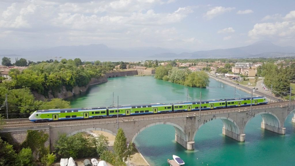 Un convoglio Caravaggio a Peschiera. Credits Trenord