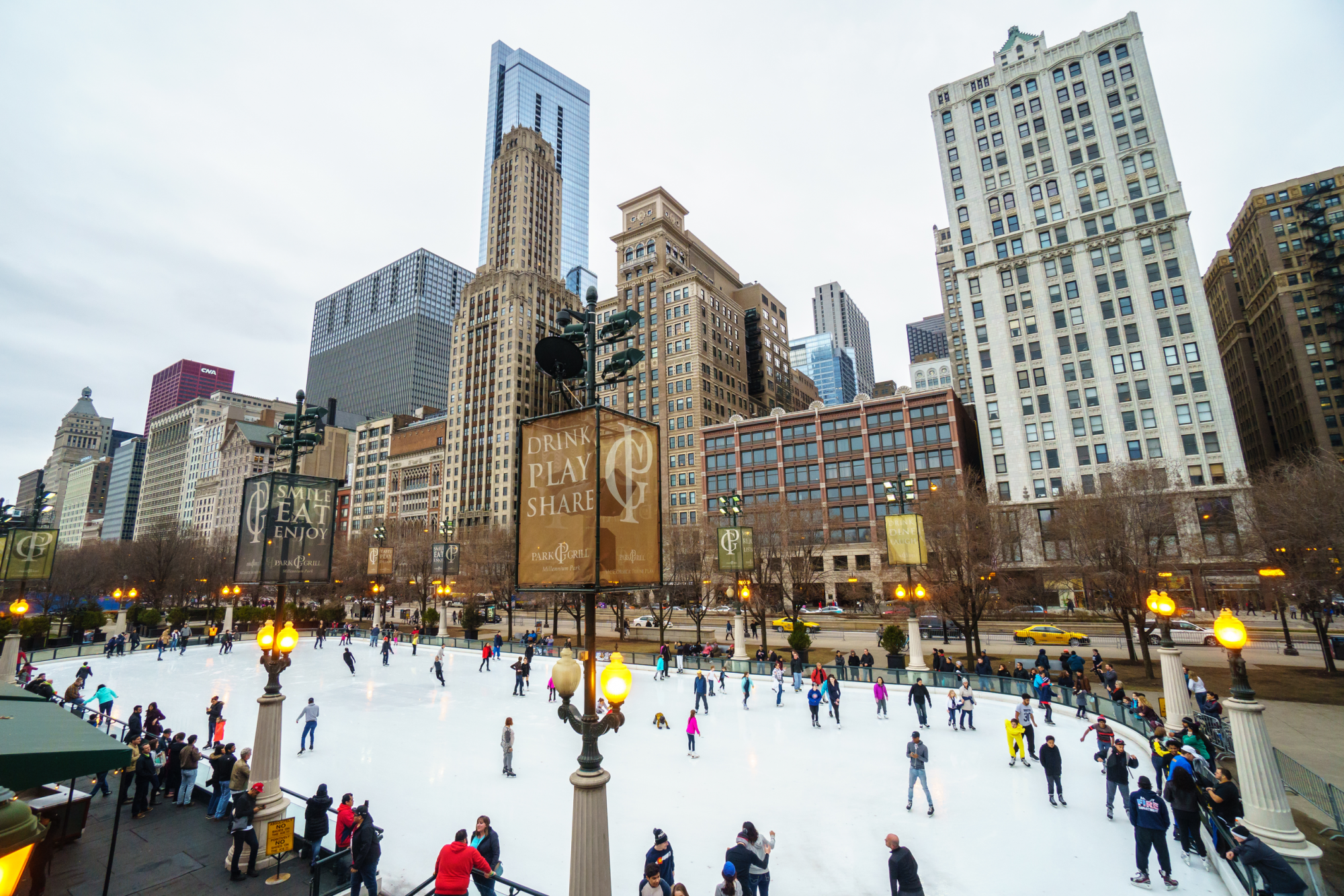inverno e pattinaggio sul ghiaccio a chicago