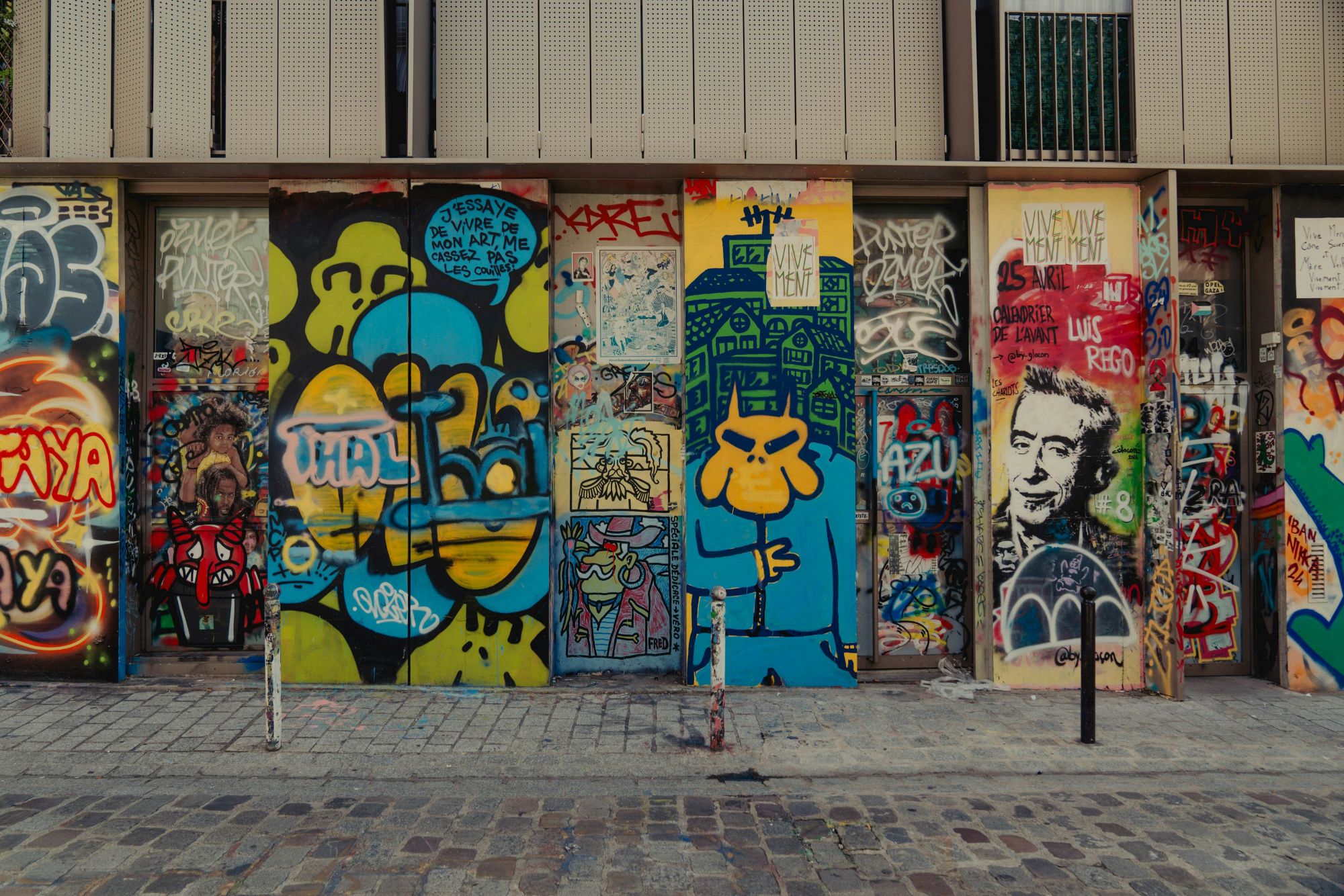 Immergetevi nel quartiere di Belleville, con la sua combinazione di fascino multiculturale, street art e vivaci mercati. © Amir Hamja/Lonely Planet