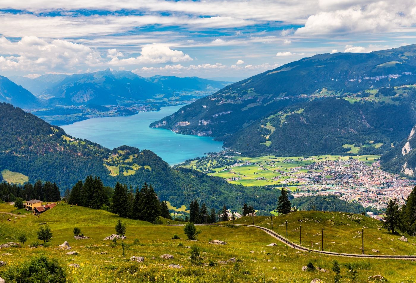 Il Lago Thun. Credits DaLiu / Shutterstock