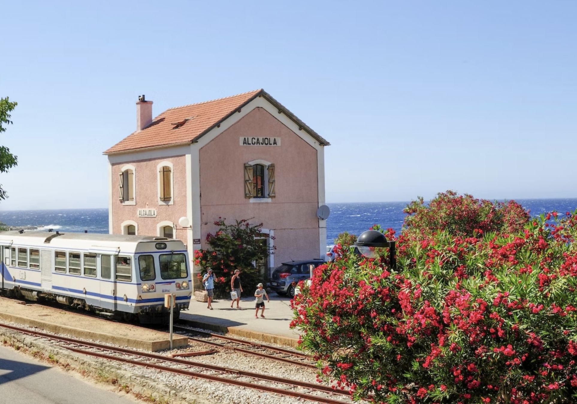 Il trenino U Trinighellu parte dalla bellissima costa della Corsica fino a raggiungere le sue montagne. © Paolo Picciotto/REDA&CO/Getty Images