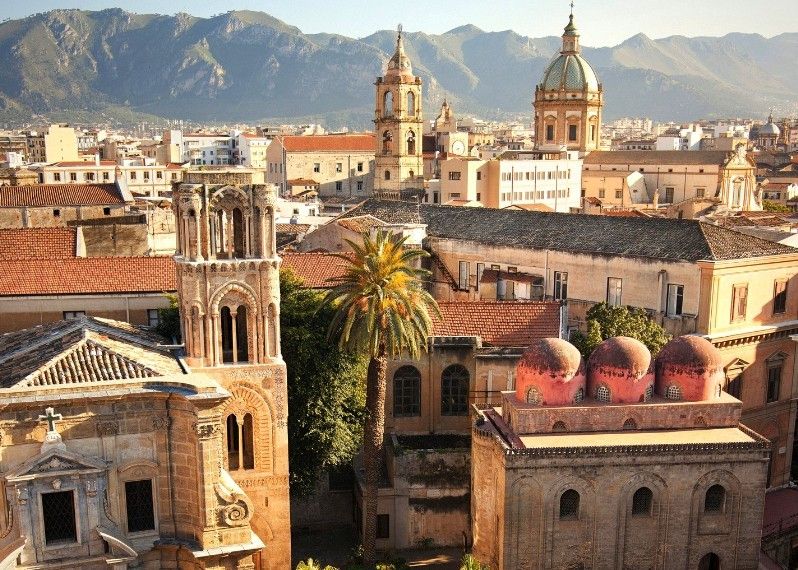 Piazza Bellini, nel cuore di Palermo.
©Jonathon Stokes/Lonely Planet