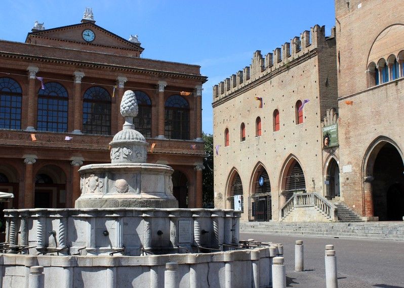 Piazza Cavour, Rimini. © Chiara Franca, Lonely Planet Italia