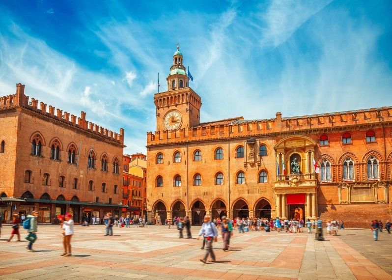 Piazza Maggiore, Bologna, città in cui si tiene Resilienze Festival dal 7 al 9 settembre.