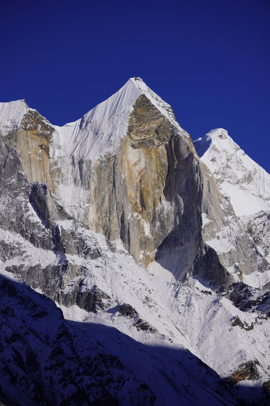 Il Massiccio del Bhagirathi, nel Garhwal Himalaya (Himalaya indiano),
nei pressi di Gaumukh ©Rudolf Thalhammer /Shutterstock