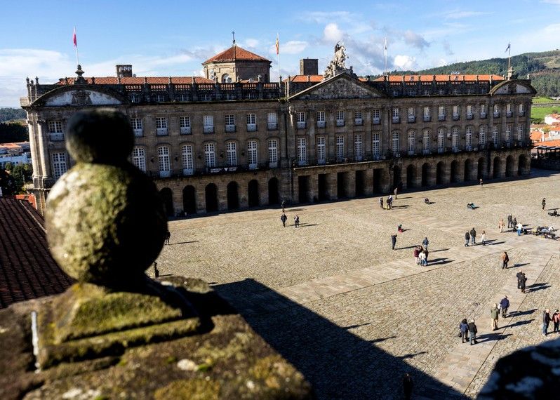 Praza do Obradoiro, Santiago de Compostela.©Bartu Juan/Shutterstock