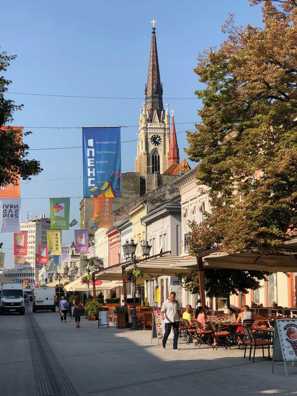 La principale via pedonale di Novi Sad è fiancheggiata da edifici austro-ungarici in tinte pastello © Alex Crevar / LonelyPlanet