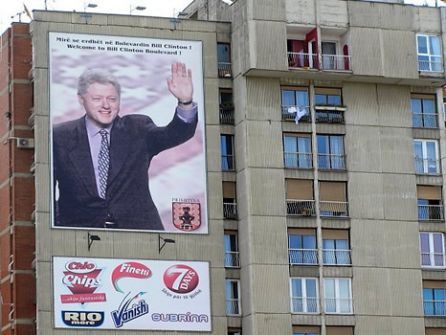 Pristina, viale Bill Clinton © Fotografia di Marco Lambruschi