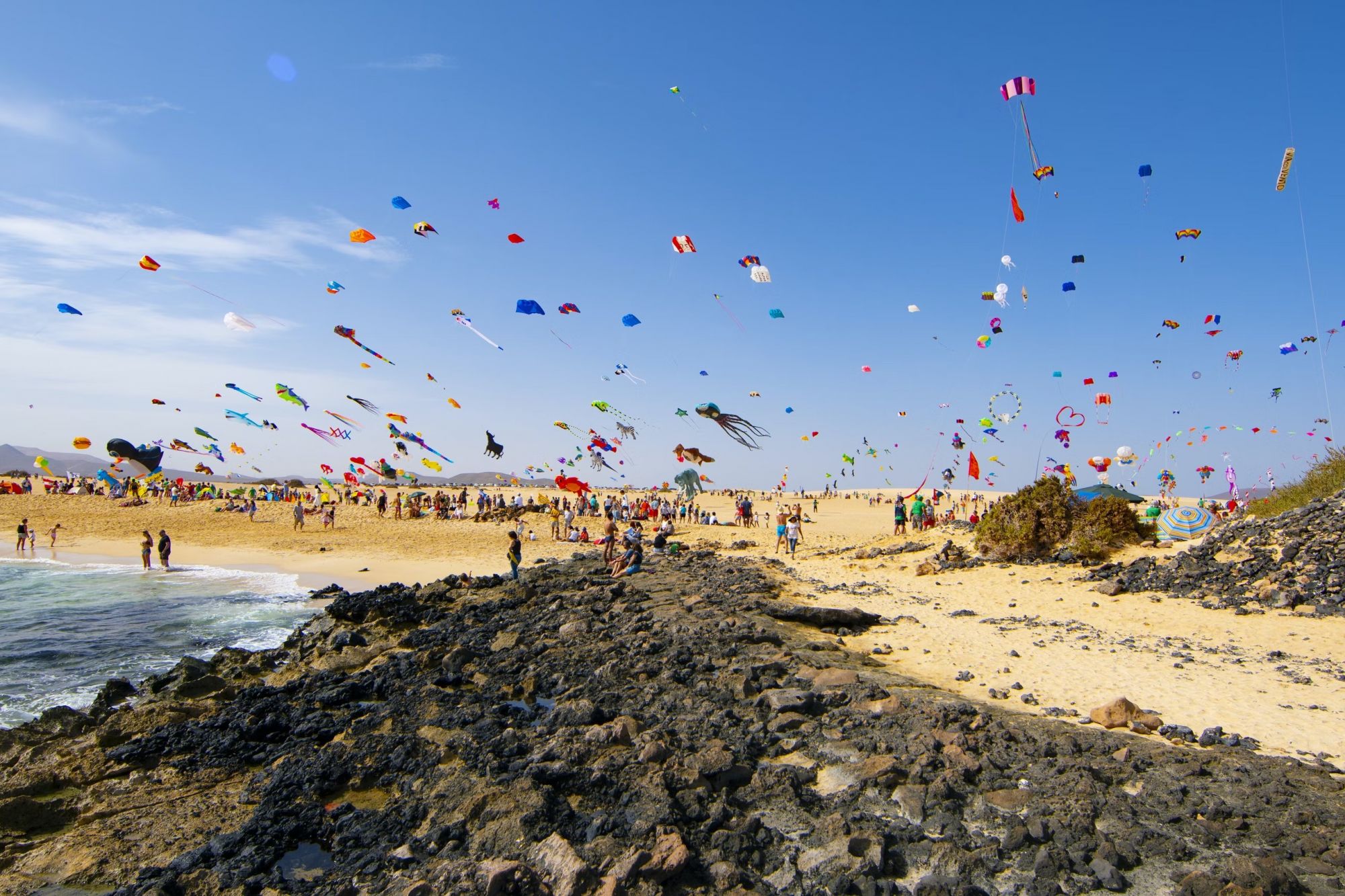 L’annuale Festival Internazionale degli Aquiloni di Fuerteventura è uno spettacolo colorato in inverno © imv / Getty