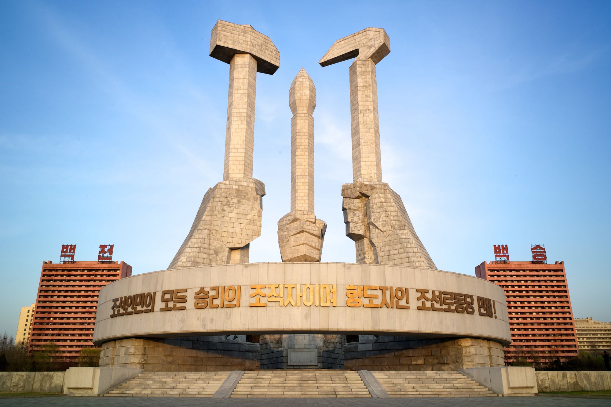 Il monumento alla fondazione del Partito a Pyongyang