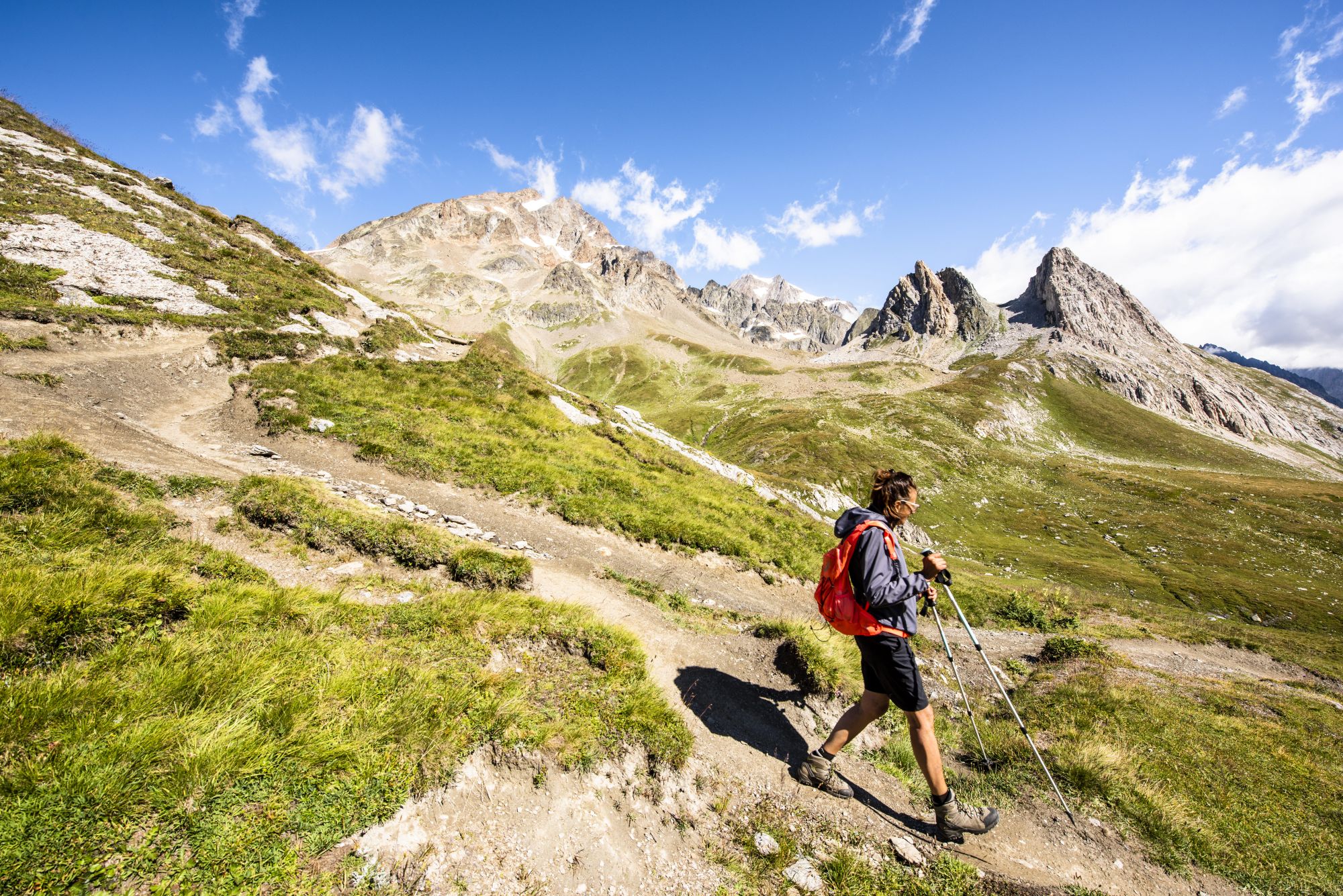Escursionista in Val Veny al Col de la Seigne
