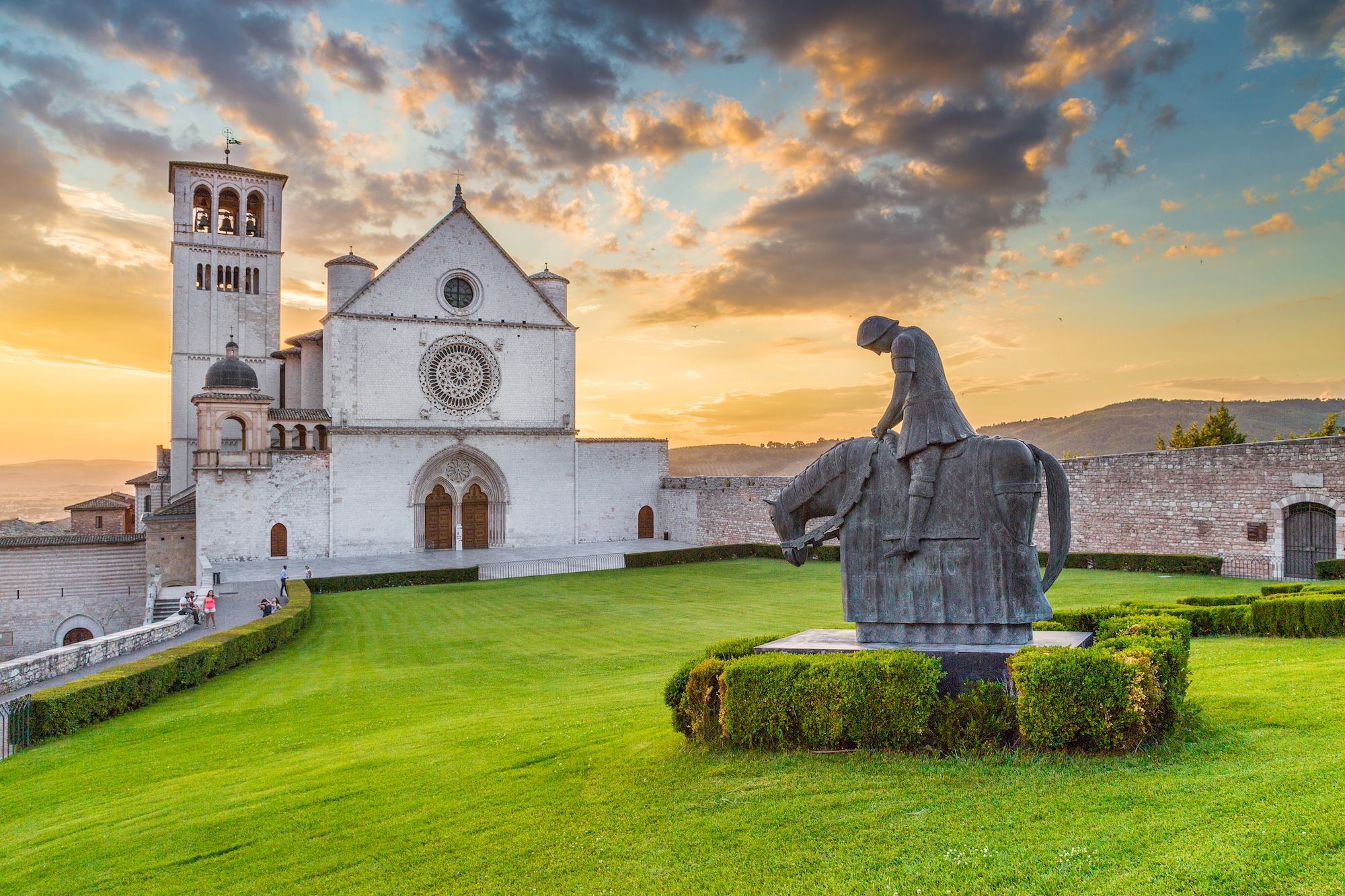 L’abbazia di San Francesco ad Assisi ©canadastock/Shutterstock