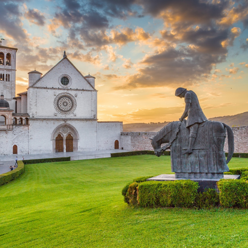 L’abbazia di San Francesco ad Assisi ©canadastock/Shutterstock