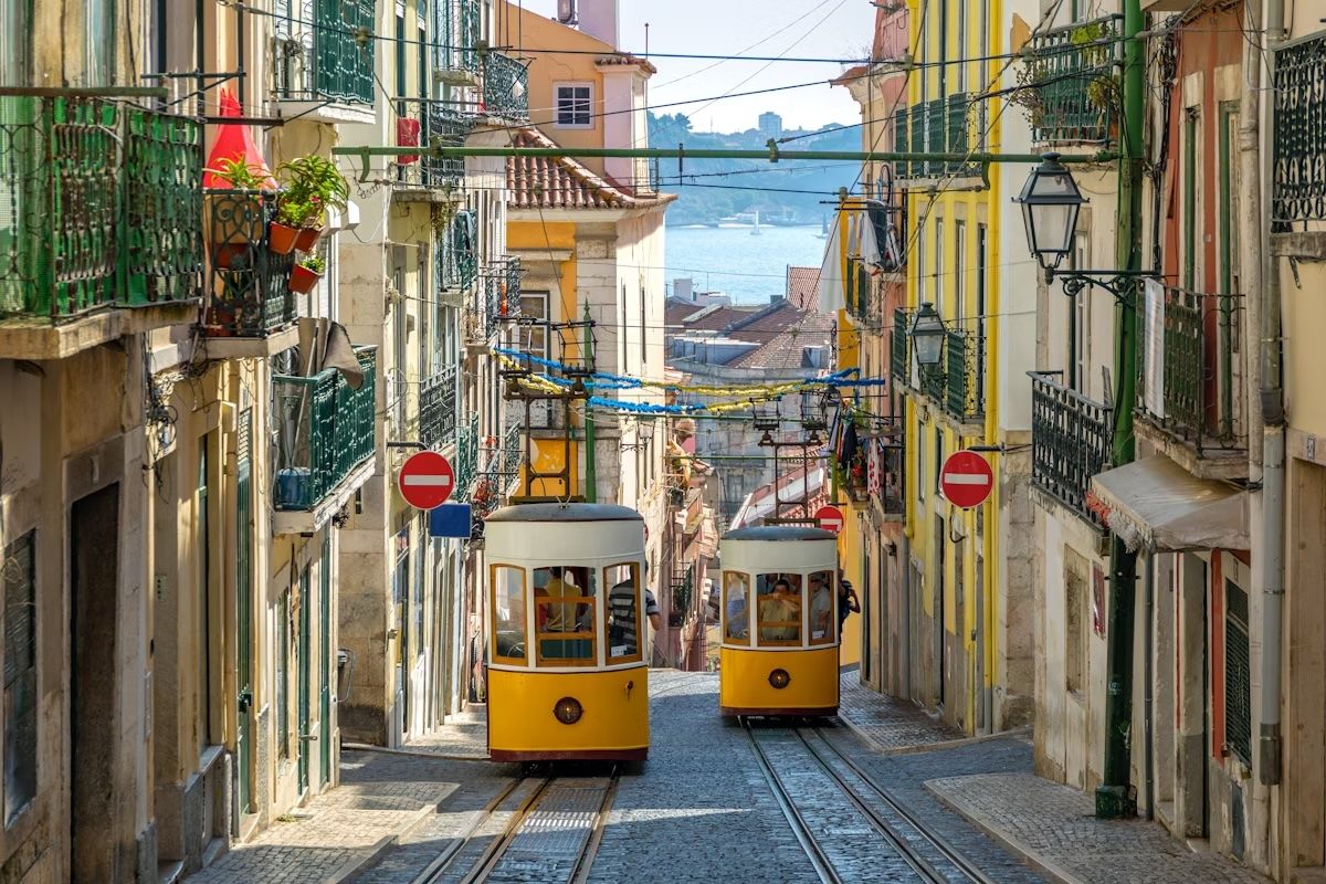 La Funicolare Gloria nel centro di Lisbona, Portogallo. Sean Hsu/Shutterstock