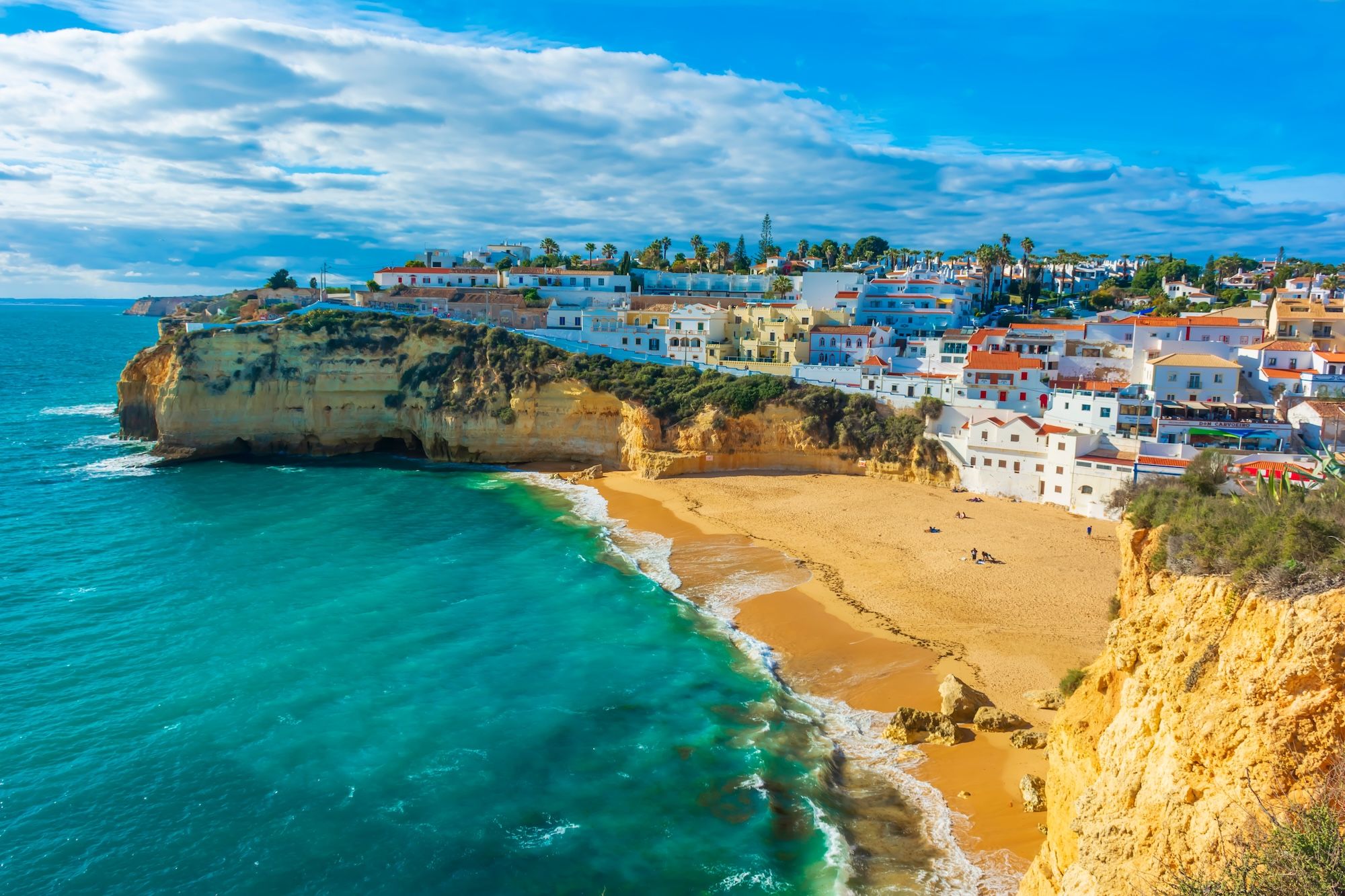 Il villaggio di Carvoeiro © PawelKusek / Shutterstock