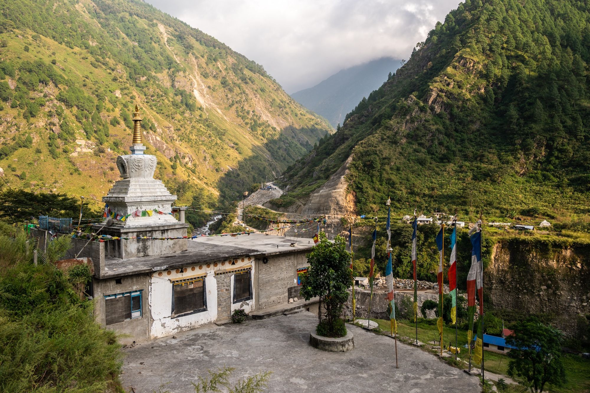 Una pagoda tibetana nel villaggio di Syabrubes, nel Langtang National Park © Boyloso /Shutterstock