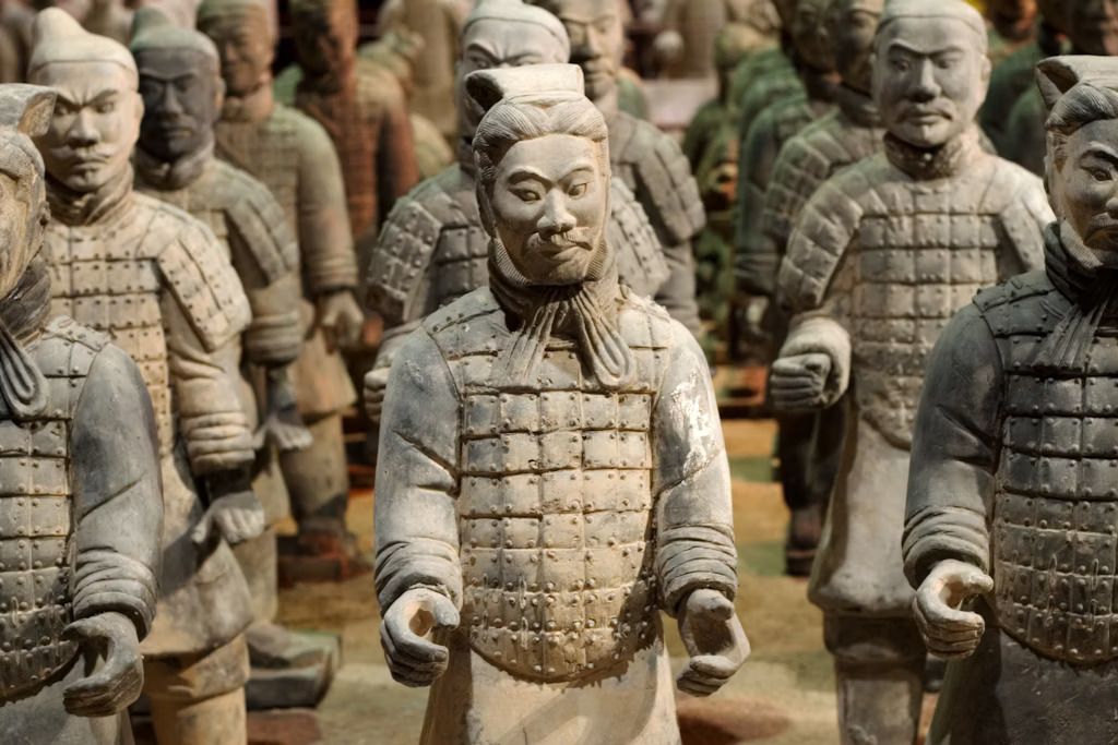 Alcuni dei guerrieri a grandezza naturale che compongono l’Esercito di Terracotta © Daniel Padavona / Getty Images