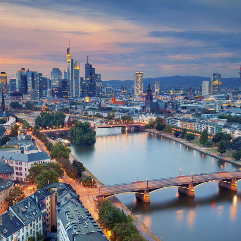 Il Museum Embankment Festival si svolge sulle sponde del fiume Meno ©Rudy Balasko / Shutterstock