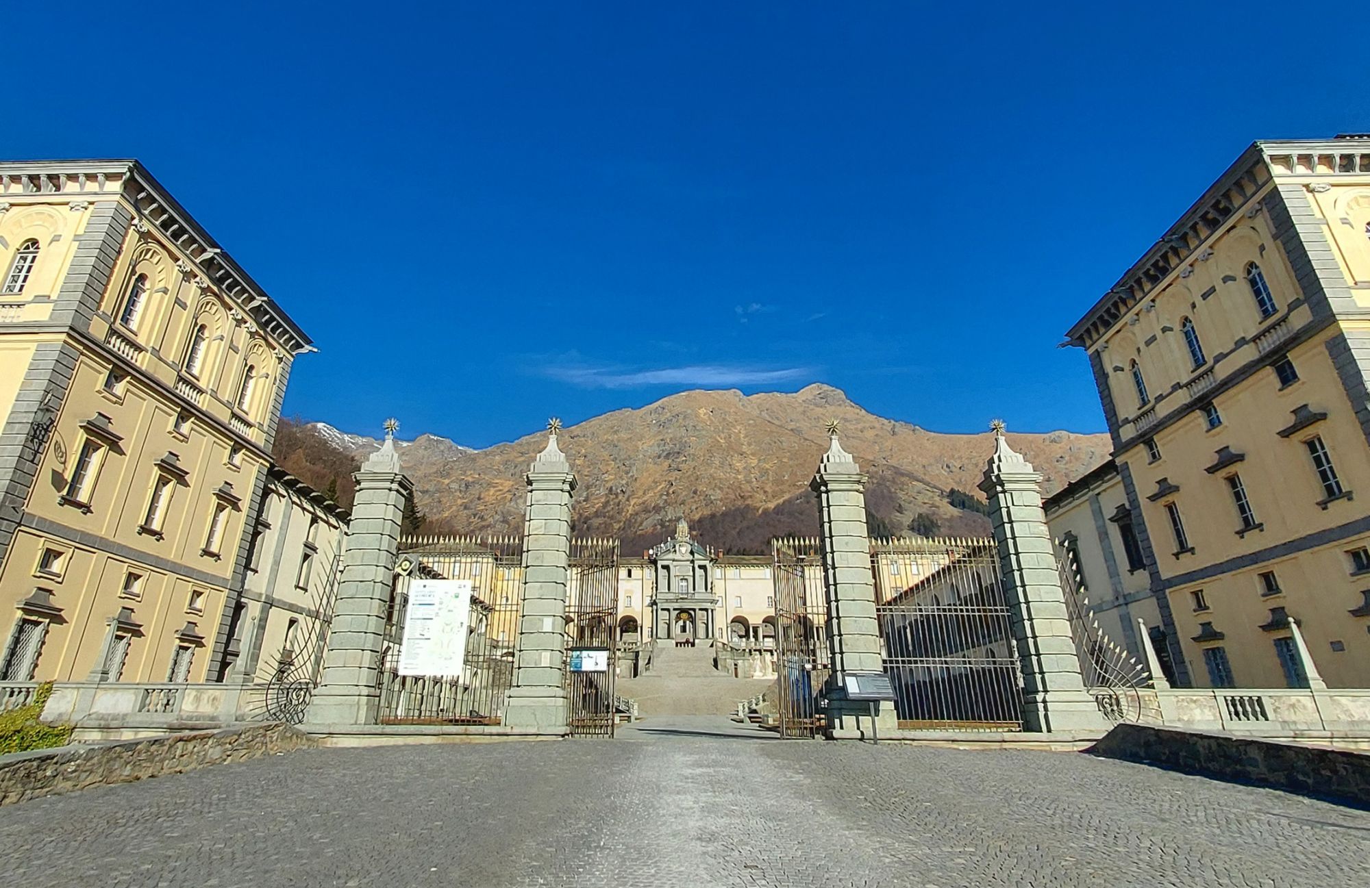 Prospettiva del Santuario di Oropa. Credits Lonely Planet Italia