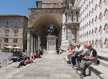 Relax in Piazza Duomo © Friars Balsam - Flickr