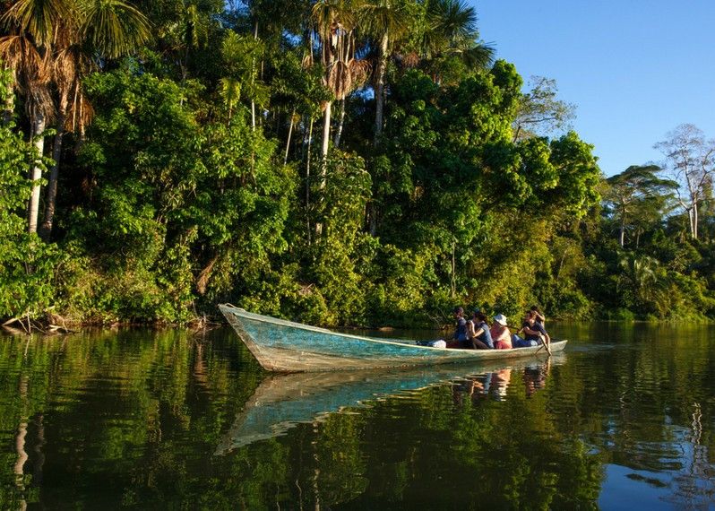 Risalire il fiume in Basra è il modo migliore per esplorare la giungla, a Puerto Maldonado.