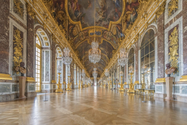 La Sala degli Specchi a Versailles ©Frederic Legrand - COMEO/Shutterstock