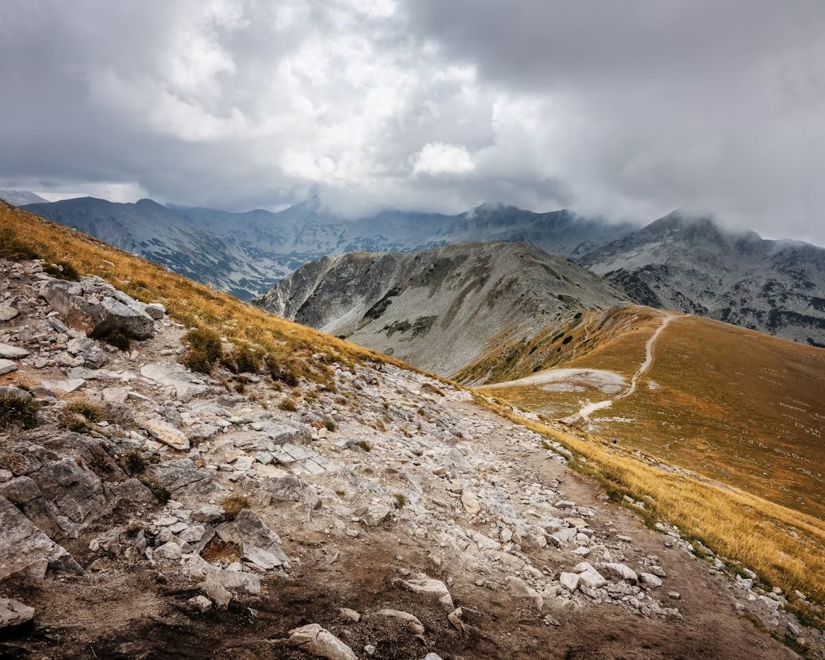 Il sentiero dal rifugio Vihren alla cima del Vihren. Efimova Anna/Shutterstock