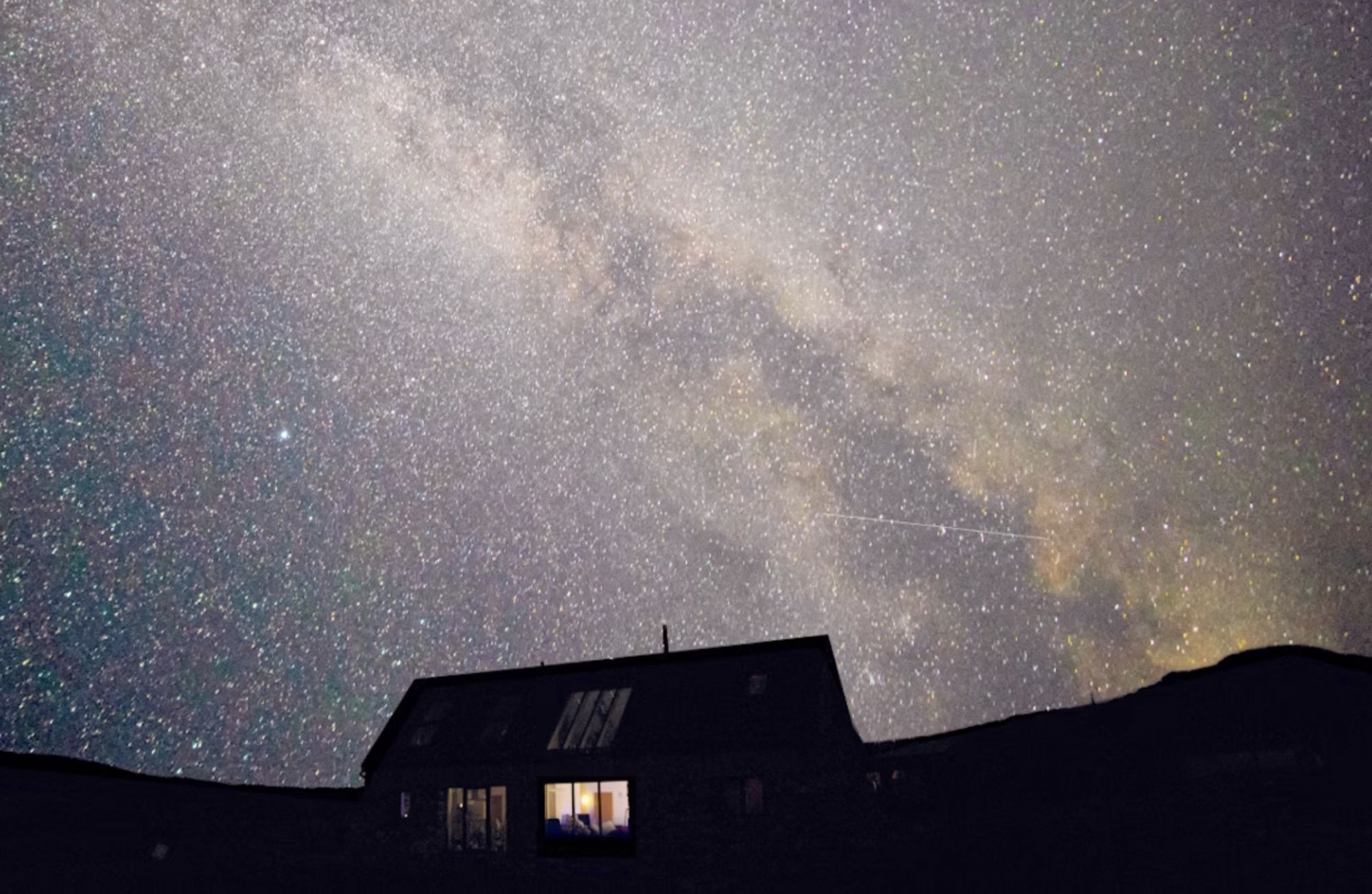 Il cielo stellato senza inquinamento luminoso farà da sfondo a una serata indimenticabile sull’Isola di Coll © Tony Oliver / Detour Discotheque