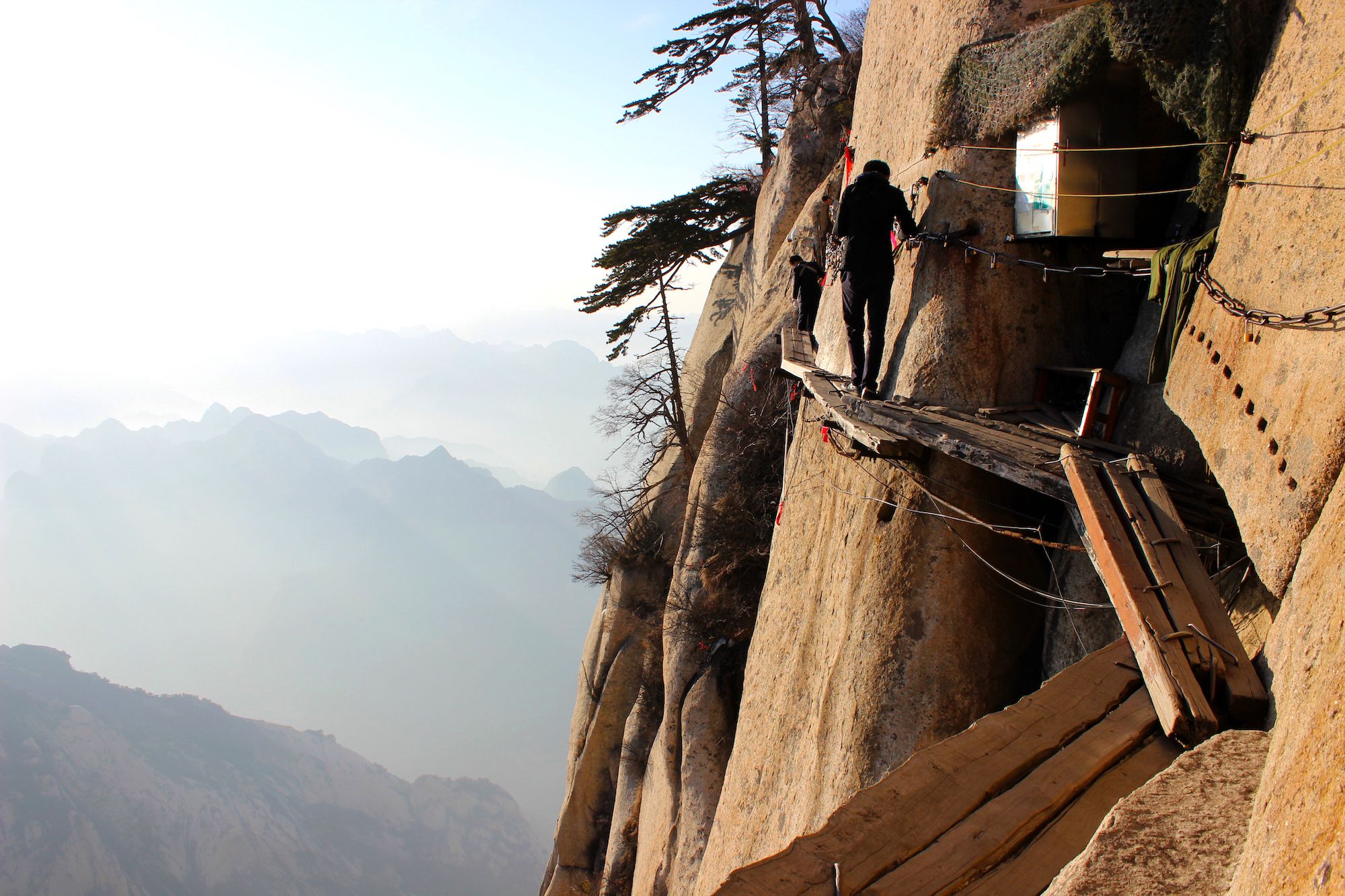 L’adrenalinica vi a ferrata sul Monte Hua Shan ©danielcastromaia