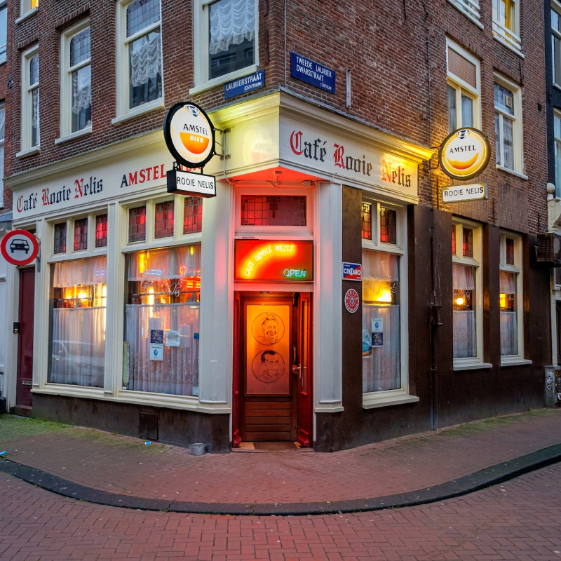 I bruin café (‘caffè scuri’) sono chiamati così per le luci soffuse e gli interni anneriti da secoli di fumo ©www.hollandfoto.net/Shutterstock