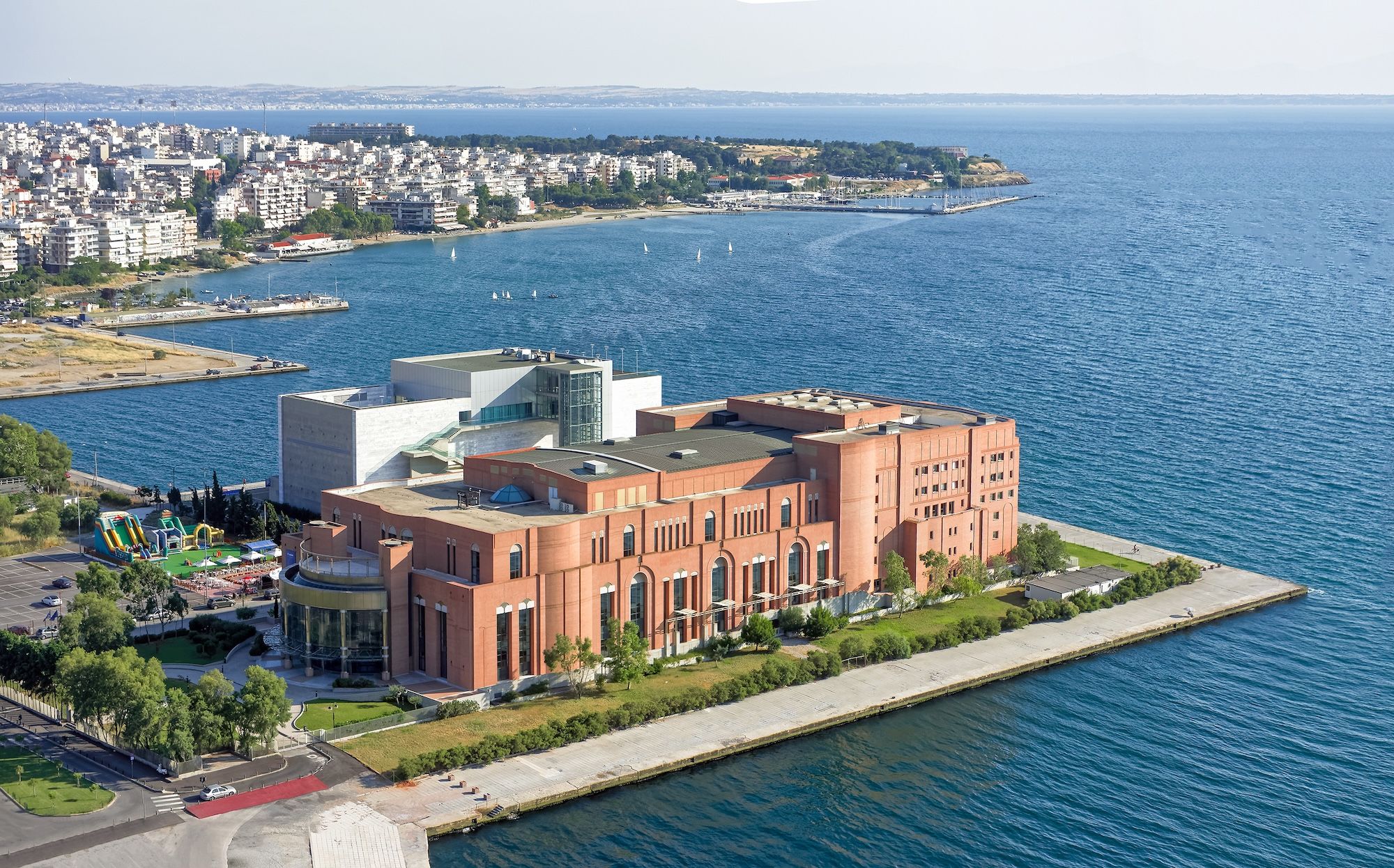 La Thessaloniki Concert Hall ©airphoto.gr /Shutterstock