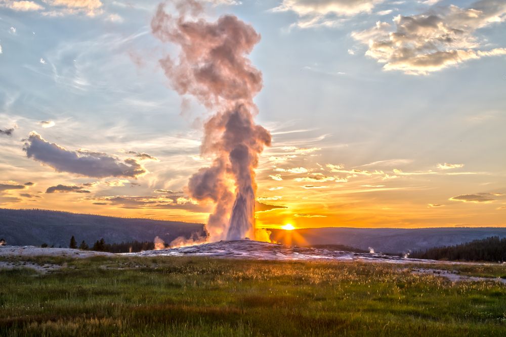 Il geyser Old Faithful a Yellowstone © Susanne Pommer / Shutterstock