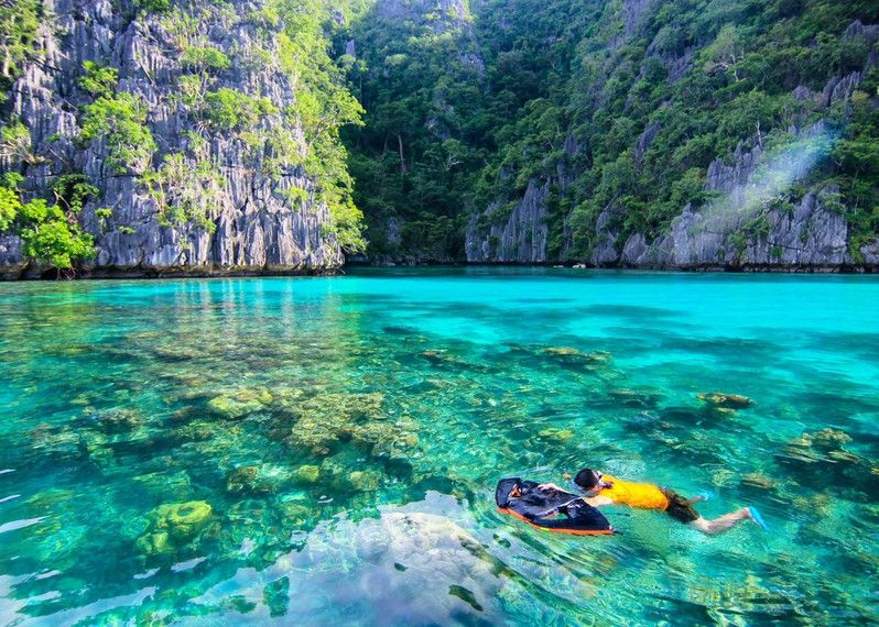 Snorkeling nelle acque limpide della Green Lagon, Coron Island, Filippine.
©Photo by Elvera Venus Tandog/Getty Images