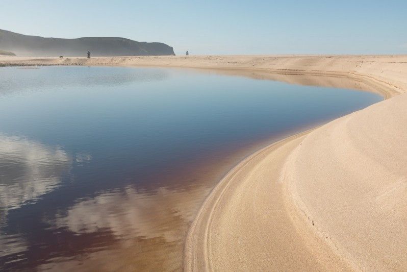 Sono poche le spiagge che possono contare sul paesaggio della remota Sandwood Bay. Foto di richsouthwales/Shutterstock