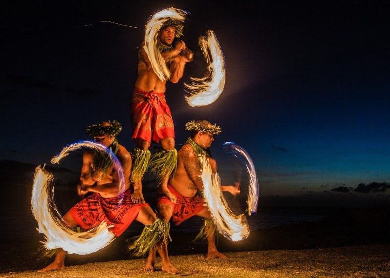 Spettacoli tradizionali con il fuoco, Hawaii.
©Deborah Kolb/Shutterstock