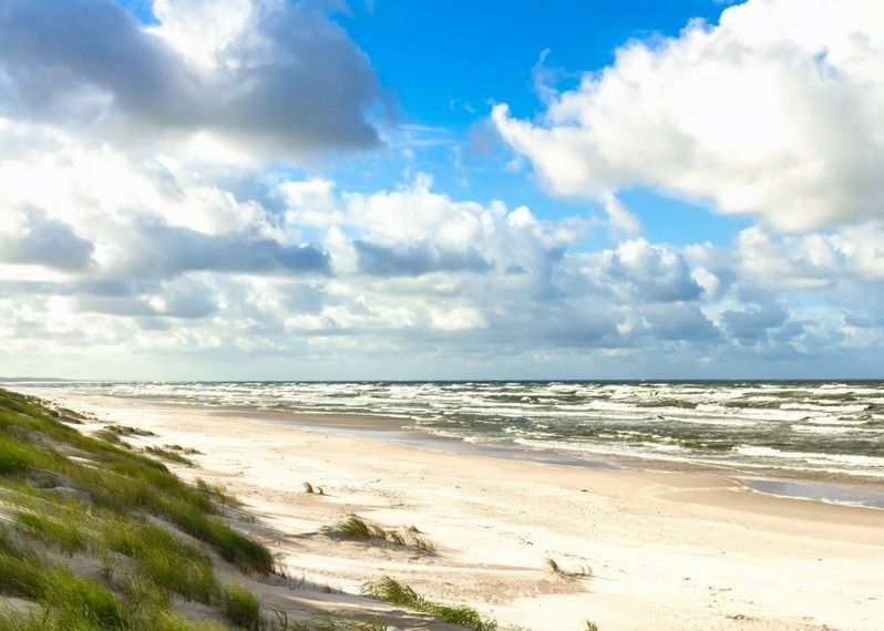 Spiagge di sabbia bianca sul Mare Baltico, Penisola Curlandese, Lituania. ©sergeisimonov/Shutterstock