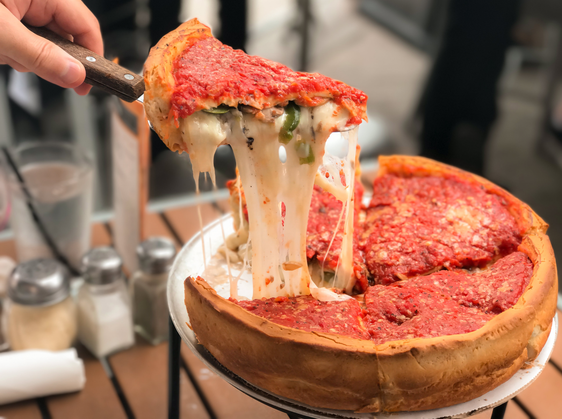 deep dish pizza di chicago