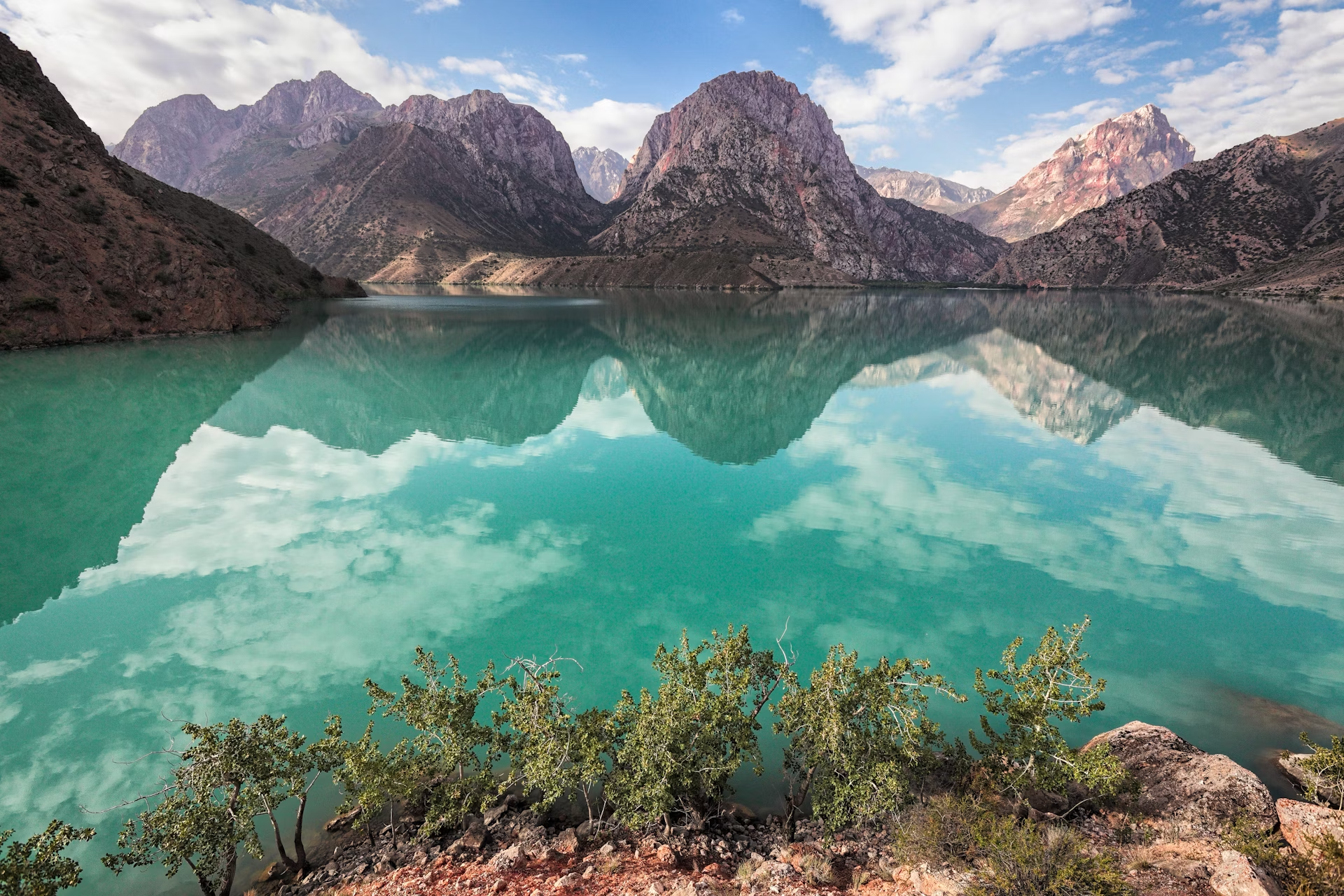 Se volete ammirare paesaggi incredibili nella provincia di Sughd in Tagikistan, fermatevi un po’ di più per esplorare oltre le città © Damon Lynch / 5