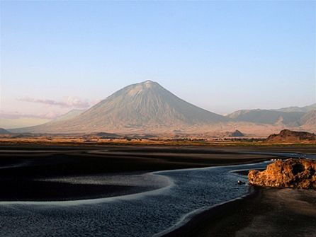 Tanzania, alba sul lago Natron © Luca Narsini