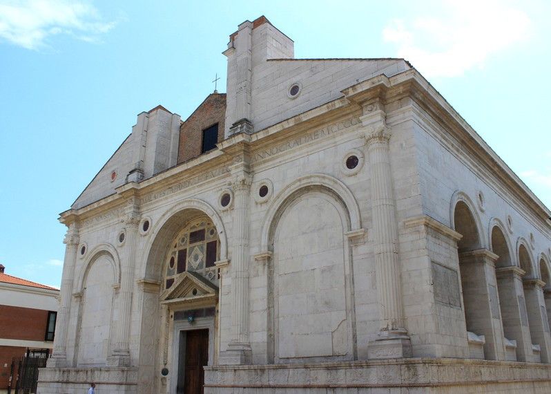Tempio Malatestiano, Rimini. © Chiara Franca, Lonely Planet Italia