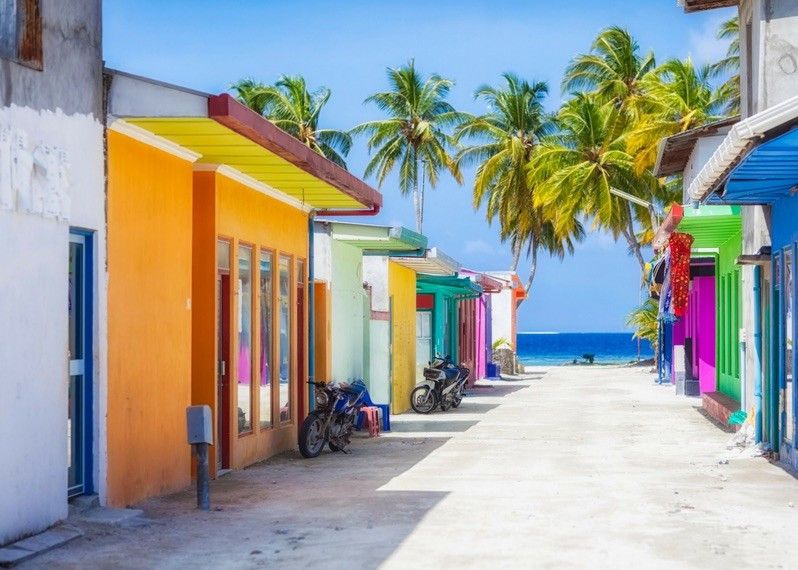 Tipiche case colorate sull'isola di Maafushi, Maldive.
©Tobias Helbig/Getty Images