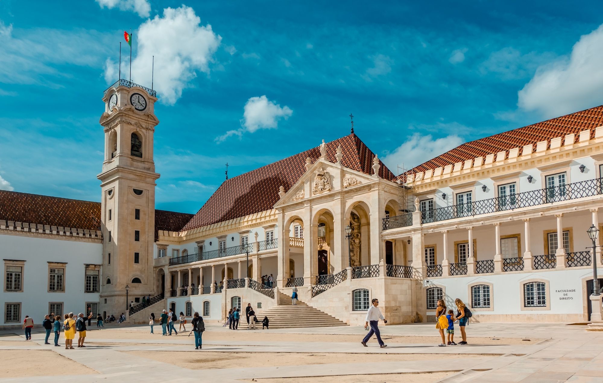 Il cortile dell’università di Coimbra, la più antica del Portogallo @Roaming Pictures/Shutterstock